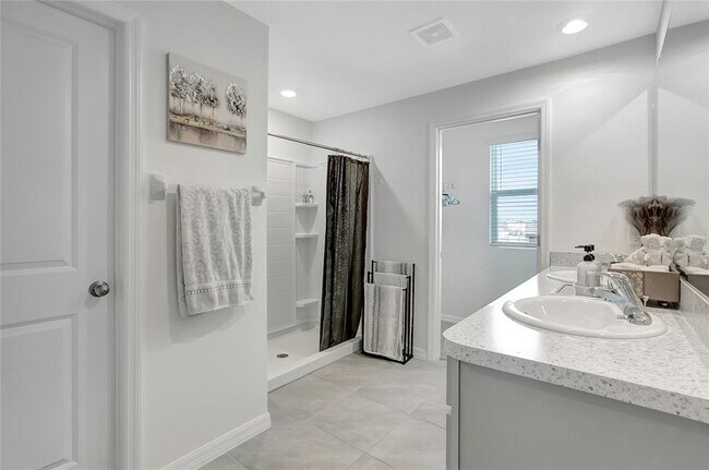 Building Photo - 7737 Rosewood Gdn Lp