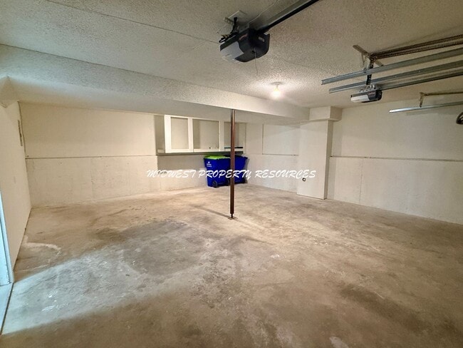 Building Photo - Beautifully Updated 3 Bed, 2 Bath Split-Level Home with Finished Basement