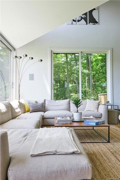 Building Photo - 194 Pleasant Ridge Rd