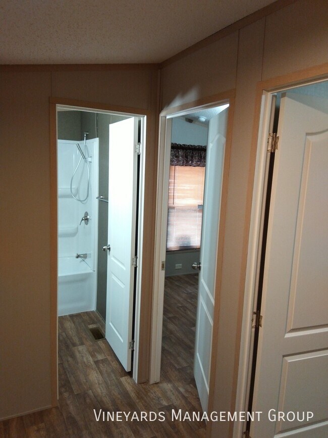 Building Photo - First Month Free move-in special . Beautif...