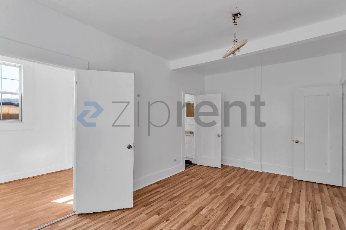 Building Photo - Unit 1