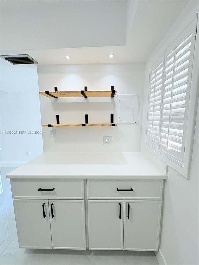 Building Photo - 9159 SW 77th Ave