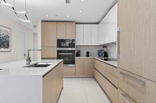 Building Photo - 3100 N Ocean Dr