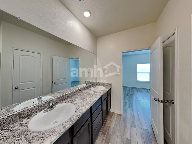 Building Photo - 1036 Violet Ln