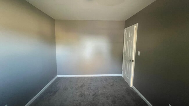 Building Photo - 5922 N 84th St