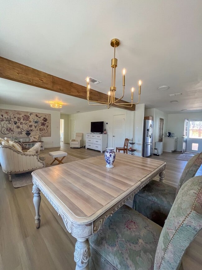 Building Photo - 128 Pollyanna Dr