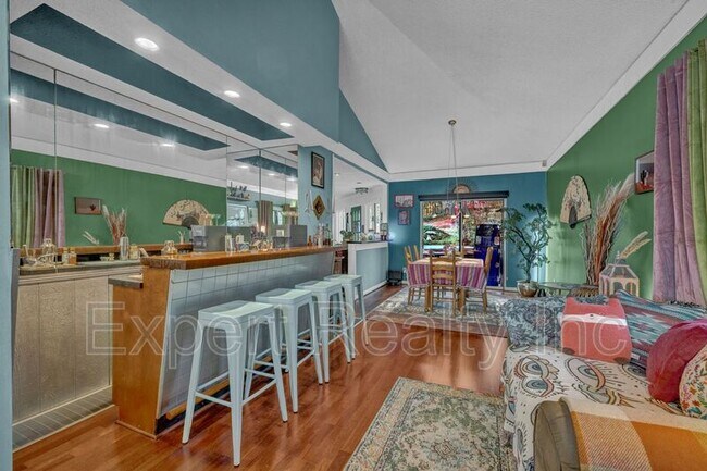 Building Photo - 373 Laredo Dr