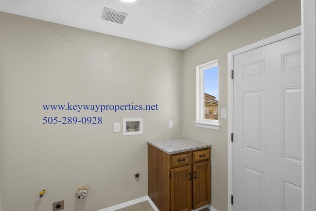 Building Photo - Remodeled 3 bed 2 bath corner house!