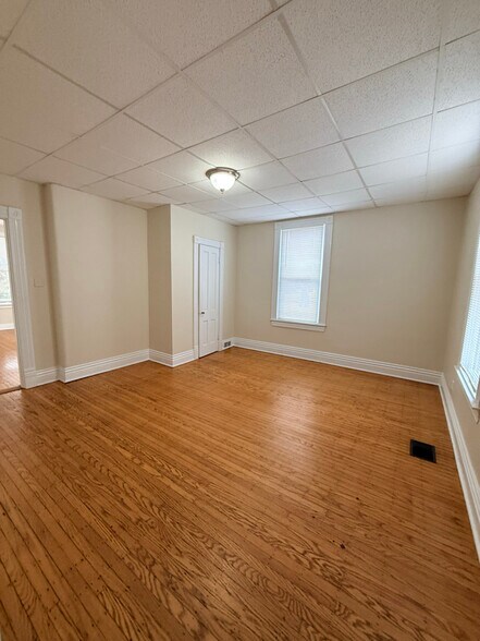 Building Photo - 215 Norbourne Blvd