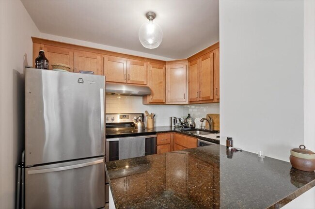 Building Photo - 5701 N Sheridan Rd