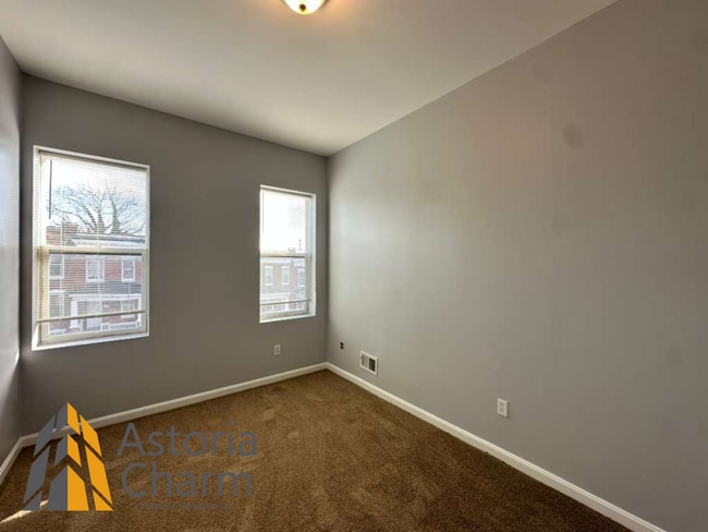 Building Photo - 3 Bedroom and a Den Home with Fenced Yard and Eat In Kitchen on Linnard Street