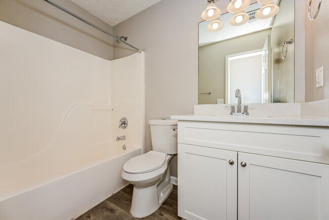 Building Photo - 654 Highpoint Way