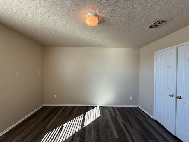 Building Photo - 3625 Clydesdale Dr