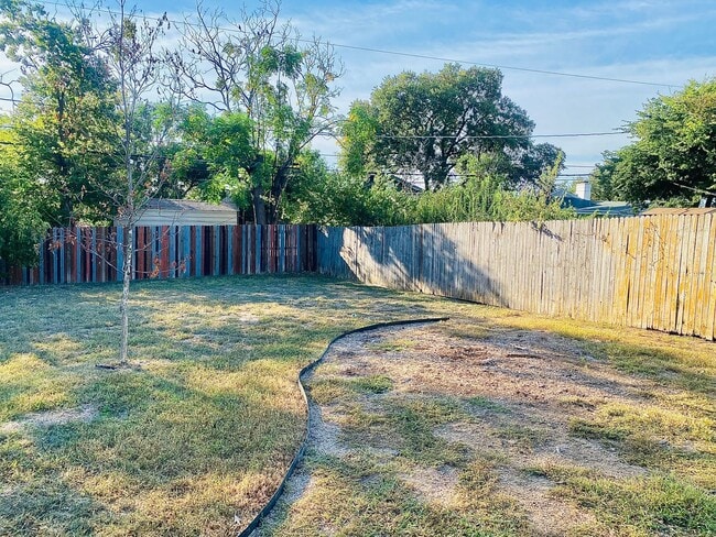 Building Photo - COMING SOON IN RIDGLEA NORTH!