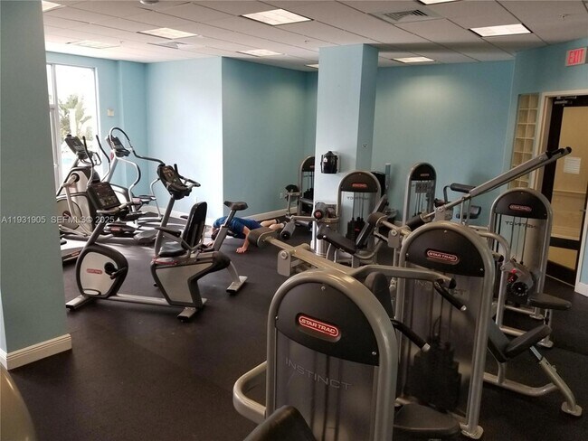 Building Photo - 4001 S Ocean Dr