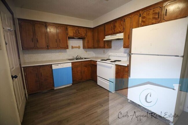 Building Photo - 2 bed, 1 bath apartment - HUD accepted!!