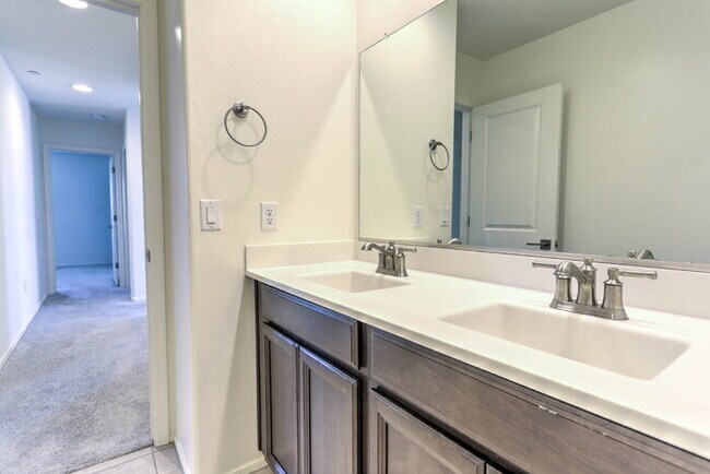 Building Photo - $750.00 MOVE-IN CREDIT TOWARDS FIRST MONTH RENT!!!!! Rancho Sahuarita