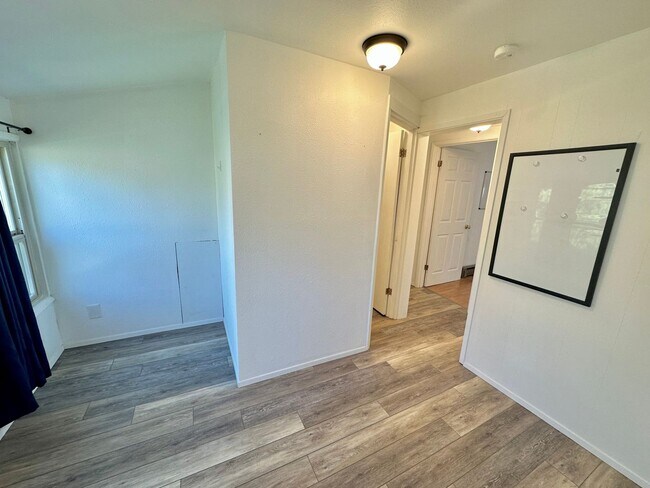 Building Photo - Remodeled Downtown Ellensburg Home