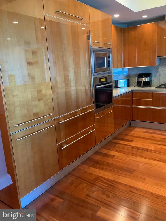 Building Photo - 1881 N Nash St