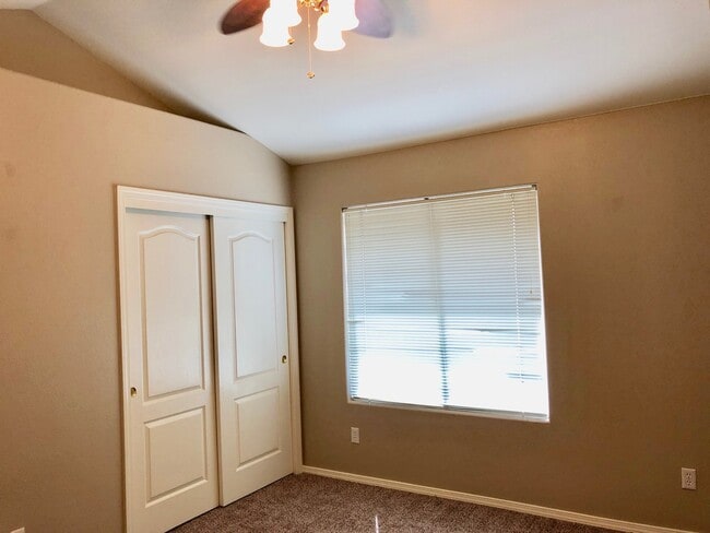 Building Photo - $2,550 Champlain & Shepherd, 4 Bedroom hom...
