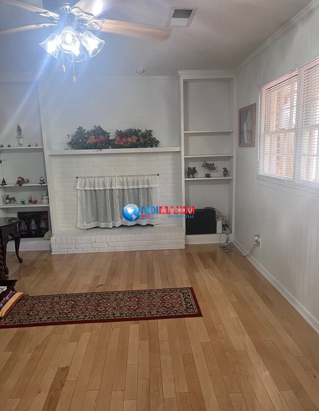 Building Photo - Beautiful ranch in PARKVIEW cluster in Lil...