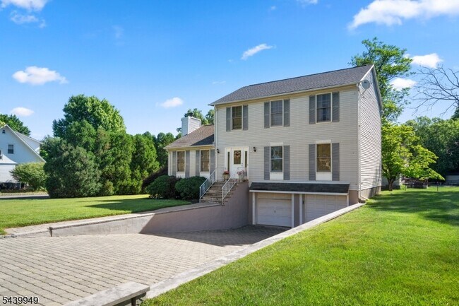 Building Photo - 32 Montville Ave
