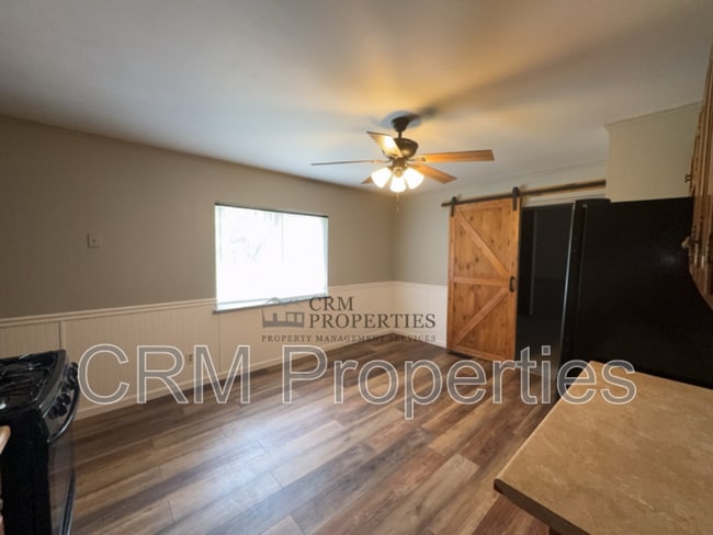 Building Photo - 212 Southlea Dr