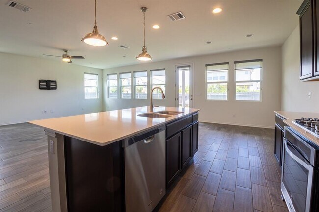 Building Photo - 13500 Feldspar Dr