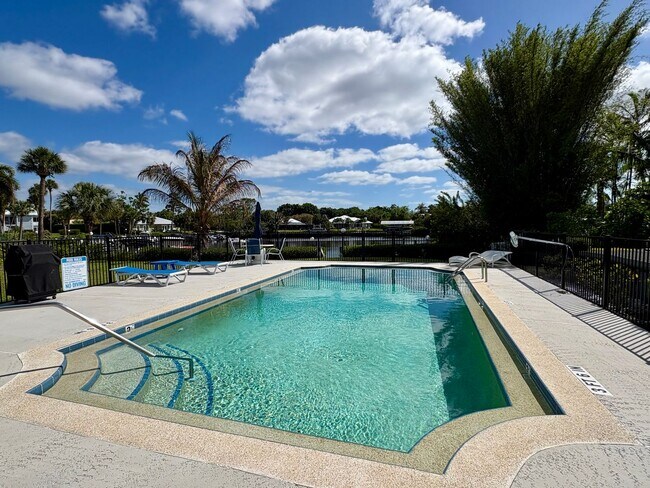 Building Photo - WATERFRONT 2/2 Condo in Stuart **Pics Coming Soon**