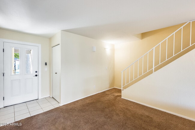 Building Photo - 2338 W Lindner Ave
