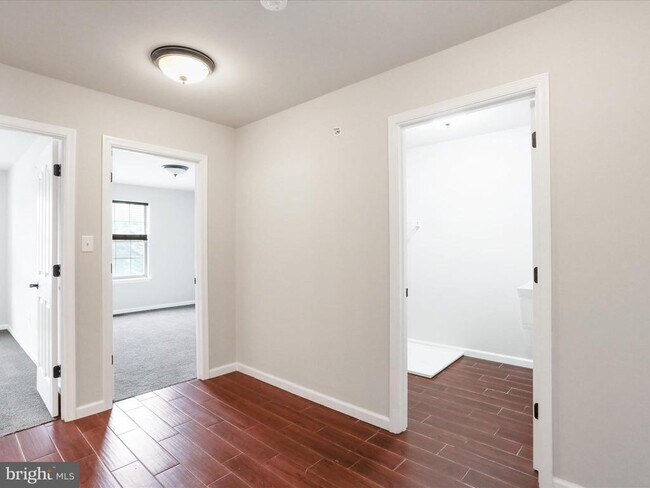 Building Photo - 20 Delano Dr