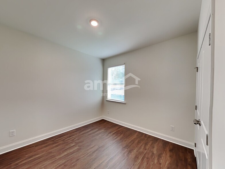 Building Photo - 556 Summit View Lane