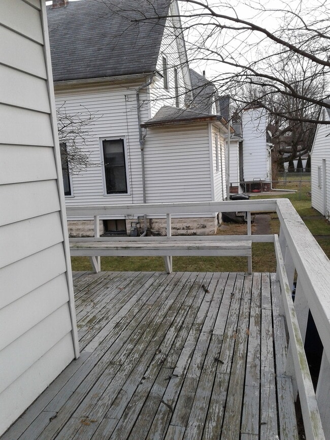 Building Photo - 3 bedroom house in Moline