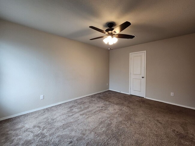 Building Photo - 3/2/2 in Heather Glen / Fridge Included / Fenced in Back Yard / CISD