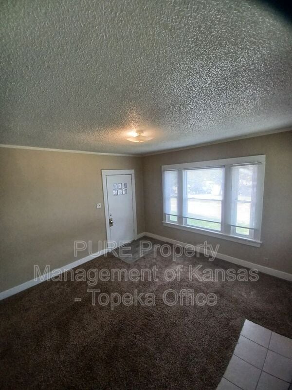 Building Photo - 630 SW Washburn Ave
