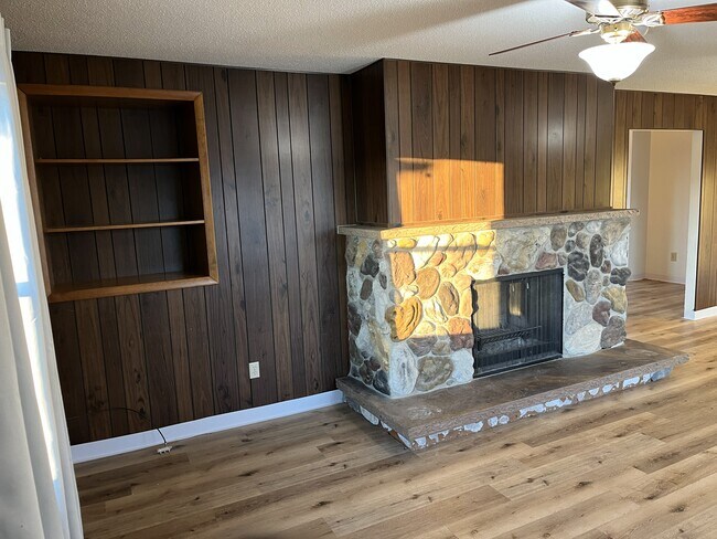 Building Photo - 120 Railroad St