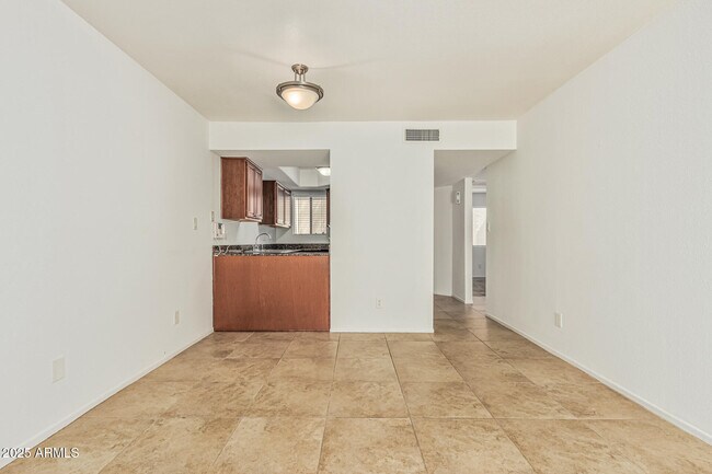 Building Photo - 985 N Granite Reef Rd