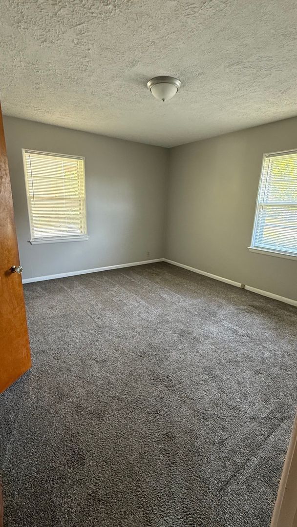 Building Photo - Charming 2-Bedroom Home in a Quiet Neighborhood