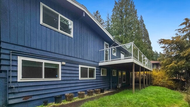 Building Photo - Beautifully Remodeled Bellevue Home in Prime Location