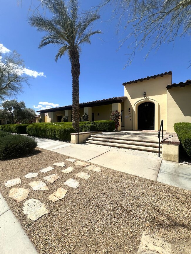Building Photo - COMING SOON!!3 Bed 3 Bath Condo in Spanish...