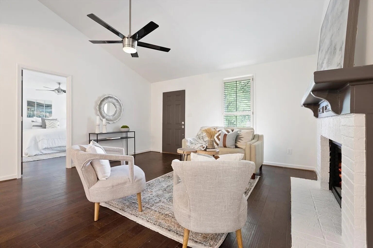 Building Photo - 723 Riverview Dr