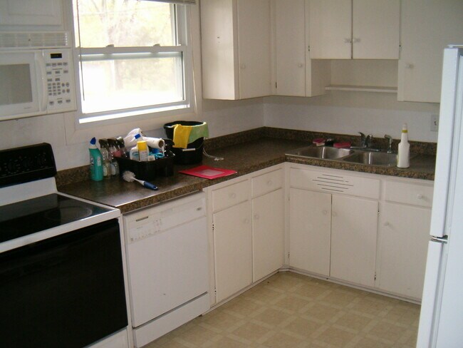 Building Photo - 1409/1411 E. Court