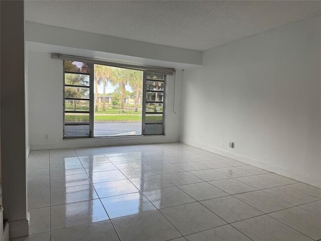Building Photo - 8031 Lagos De Campo Blvd