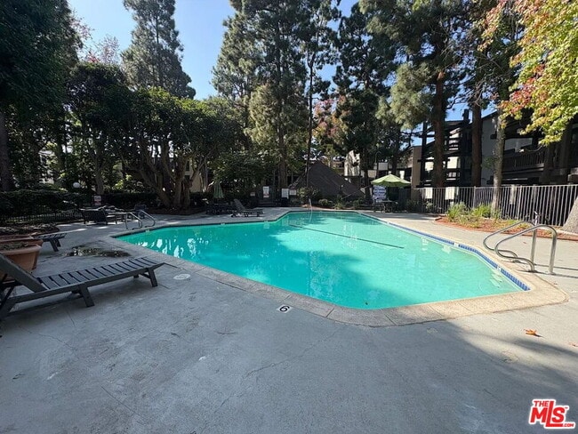 Building Photo - 7777 W 91st St