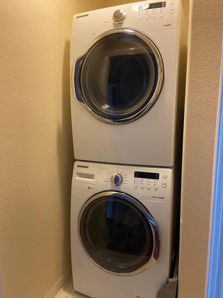 Samsung HE Washer/Dryer - 2210 Gellert Blvd