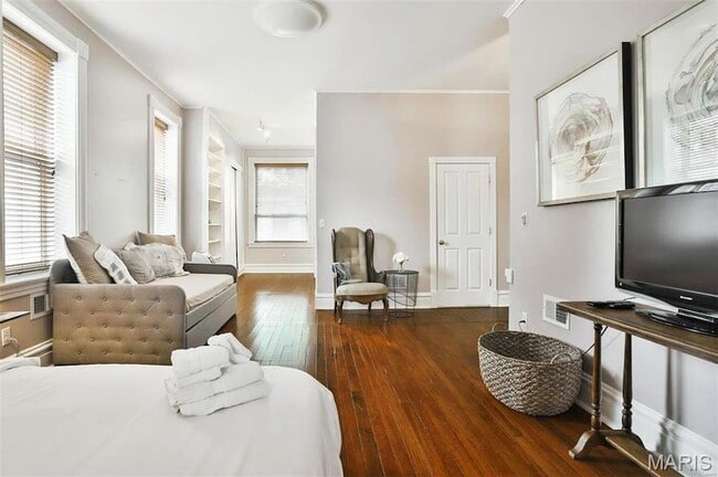 Building Photo - 2018 Senate St