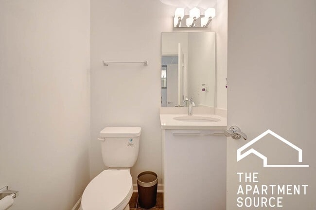 Building Photo - Condo Quality Duplex up 2 Bed/2.5 Bath, In Unit W/D