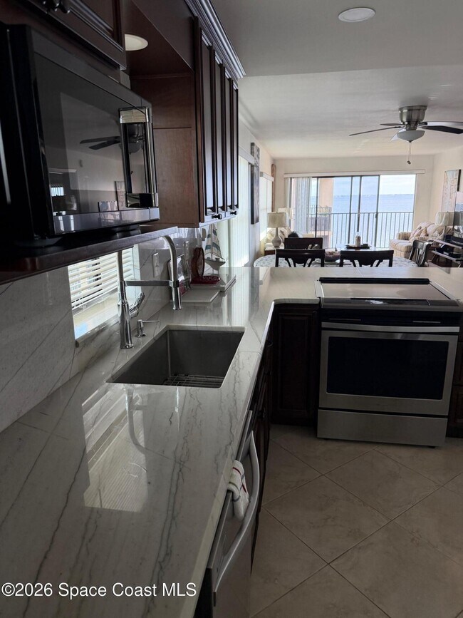 Building Photo - 201 International Dr