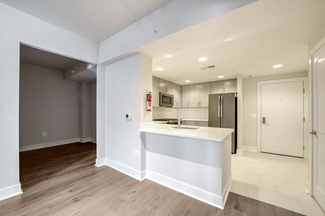 Building Photo - Concierge Building! Modern Condo with 1 Re...