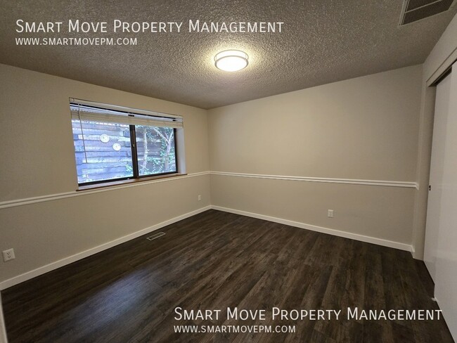 Building Photo - 945 Hearthstone Dr